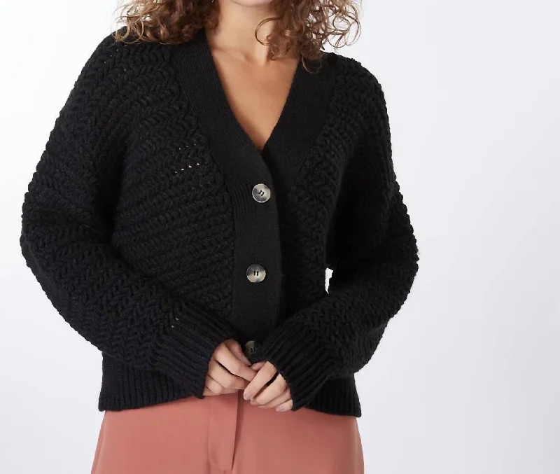 Comfortable And Versatile Short Zz Knit Cardigan In Black