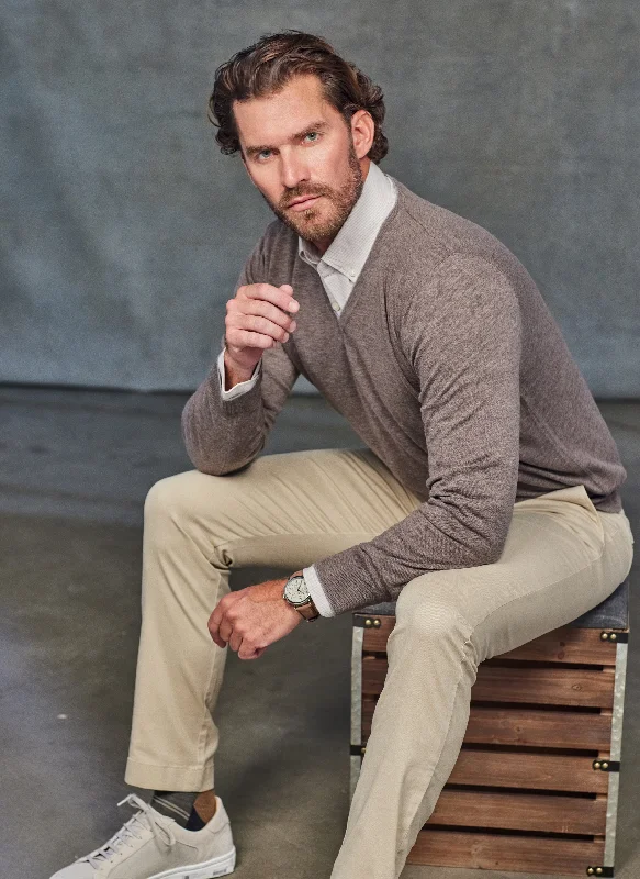 Cozy Vibes Men's St. Barths Contrast V-Neck Cashmere Sweater in Heather Brown