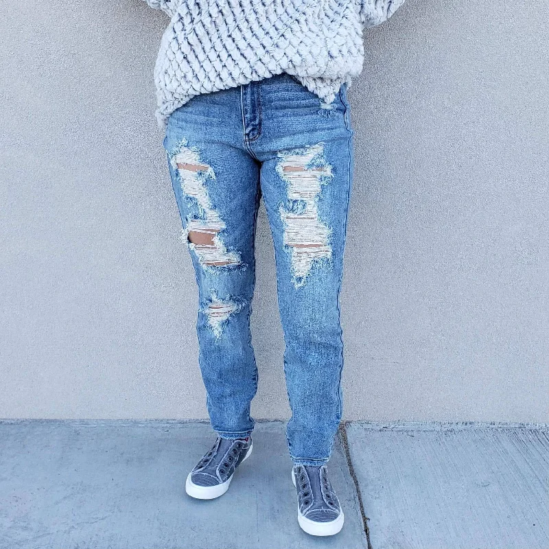 Easy Chic Wear Judy Blue Light Wash Destroyed Boyfriend Jeans
