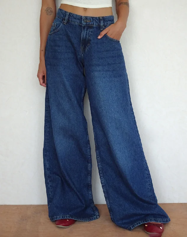 Outdoor Trend Roomy Oversized Low Rise Jeans in Mid Blue Used